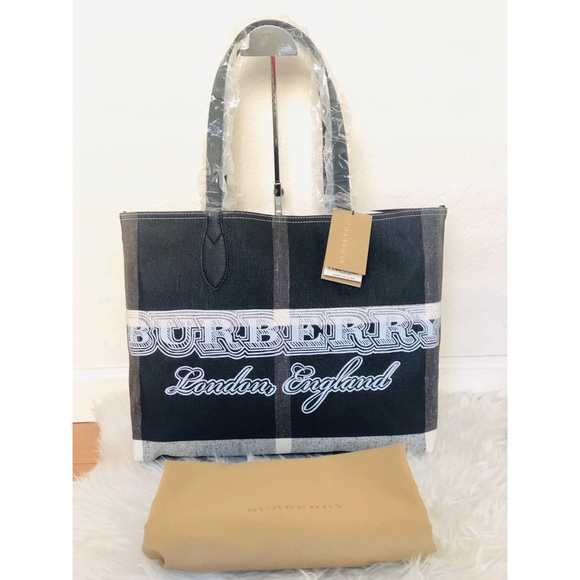 Burberry Reversible Tote - Picture 3 of 7